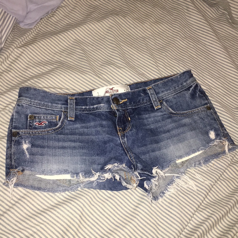 Short blue jean shorts